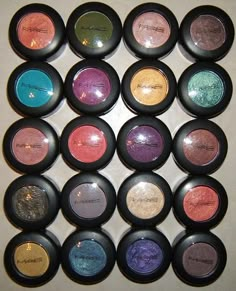 MAC Eyeshadow Mac Eyeshadow, Mac Makeup, Makeup Obsession, Makeup Designs, Makeup Palette, Make Me Up, Makeup Essentials, Pretty Makeup, Cute Makeup