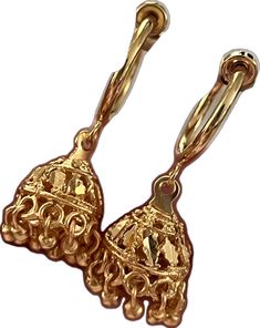 Traditional Single Dangle Clip-on Earring, Gold Chandbali Clip-on Earrings, Traditional Clip-on Earrings, Gold Dangle Clip-on Earrings With Latkans, Traditional Gold Clip-on Earrings, Traditional Clip-on Dangle Earrings, Gold Clip-on Earrings For Festivals, Gold Latkan Drop Clip-on Earrings, Gold Drop Clip-on Earrings With Latkans