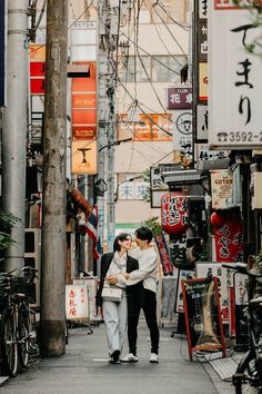 Tokyo Couple and Pre-Wedding Photographer - Kilakila Parnell Photography Osaka Winter, Tokyo Portrait, Pre Wedding Photoshoot Theme, Tokyo Wedding, Japan Photoshoot, Couple Travel Photos, Tokyo Photography, Street Film, Tokyo Japan Travel