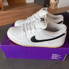 Nike SB Dunk Low / White Gum Sb Nike Shoes, Sb Dunk Low Outfit Men, Nike Sb Dunk Low Outfit Men, Nike Sb Outfit, Sb Dunk Low Outfit, Sb Outfits, Nike Sb White, Sb Nike, Nike Sb Shoes