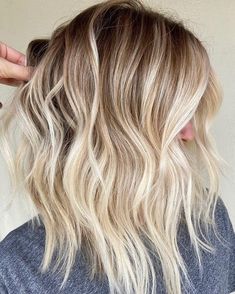 Ombré Blond, Blonde Highlight Wig, Platinum Blonde Balayage, Platinum Hair Color, Warm Balayage, Highlight Wig, Platinum Blonde Hair Color, Grey Blonde, Blonde Balayage Highlights