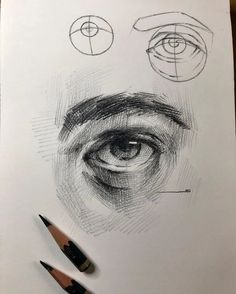 a drawing of an eye with two different angles to the left and right, on top of a piece of paper