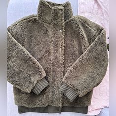 Foxy Sherpa Jacket Size Xs Great Condition Worn Only A Few Times Cozy Long Sleeve Alo Yoga Outerwear, Alo Yoga Winter Outerwear With Pockets, Alo Yoga Cozy Long Sleeve Outerwear, Alo Yoga Casual Outerwear For Cold Weather, Casual Alo Yoga Outerwear For Cold Weather, Cozy Khaki Outerwear, Green Comfortable Winter Outerwear, Cozy Fit Green Winter Outerwear, Green Cozy Fit Winter Outerwear