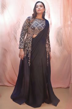 Crepe Designer Dress, Jacket Saree Style, Drape Saree With Jacket, Jacket Blouse Designs For Saree, Jacket Blouse Saree, Saree With Jacket Style, Sari With Jacket, Modern Saree Jacket Designs, Dresses From Saree