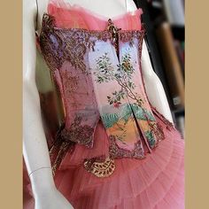 Tenues d'peintes Sylvie Falcon, Fantasy Dresses, Fantasy Gowns, Corsets And Bustiers, Fantasy Dress, Vogue Fashion, Fashion Design Clothes, Bustiers, Fantasy Fashion