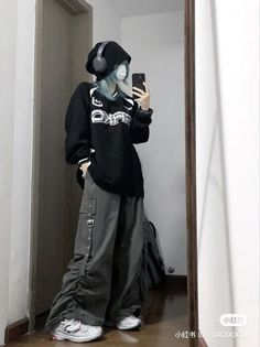 Baggy Clothes Outfit Aesthetic, Baggy Outfits Girl, Casual Tomboy Outfits, Tomboy Outfit Ideas, Baggy Outfit Ideas, Mode Emo, Egirl Outfits, Classic Style Outfits, Baggy Clothes