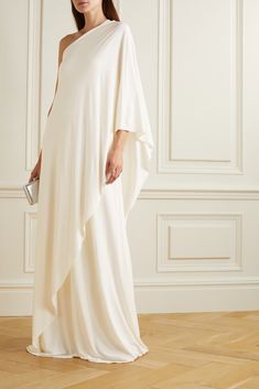 EXCLUSIVE AT NET-A-PORTER. Halston's bridal capsule draws on the label's heritage as the go-to disco brand of the '70s. Part of the collection, this 'Sylvie' gown has a one-shoulder neckline and sheathes of jersey that cascade across the bias. Add a pair of platforms to elevate the skirt and play into the retro feel. Shoulder Cape, Halston Heritage, Knitwear Tops, Elegant Outfit, Palm Springs, Couture Fashion, Net A Porter, Mother Of The Bride, The Collection