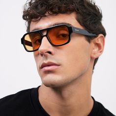 Here we have the remake of a classic frame such as aviator sunglasses, but now in its oversize version. With the Shipo model will get a trendy look with a retro twist. Orange Sunglasses, Polarized Glasses, Trendy Glasses, Man Down, Glasses Brands, Classic Frame, Mens Glasses