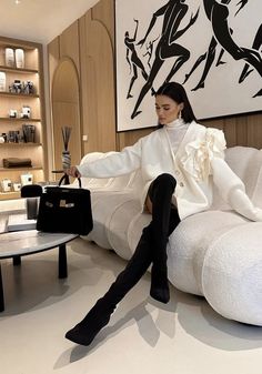 Old Money Travel Outfit, Rich Women Outfits, Luxe Outfit, Mode Abaya, Eve Outfit, Foto Poses, New Years Eve Outfits, Jolie Photo, Casual Chic Outfit