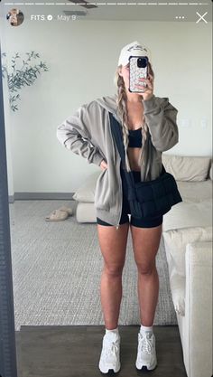 Hoț Girl Walk Outfit Summer, Cute Workout Outfits Summer, Gym Fits Aesthetic Women, Gym Flicks, Walk In The Park Outfit, Workout Clothes Summer, Walk Outfits, Summer Gym Outfit