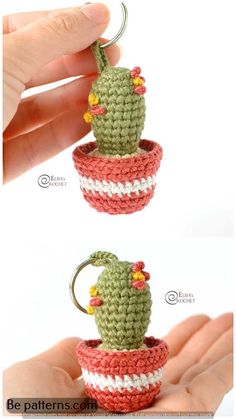 a crocheted cactus keychain is shown in two different colors and sizes