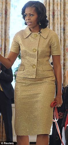 Has Michael Kors stolen Michelle Obama's fashion heart? First Lady seen in his… Bag Shop Design, Bag Sketch, Bag Shoot, Michelle Obama Fashion, Corporate Dress, First Ladies, Afrikaanse Mode, Ladies Bag, African Traditional Dresses