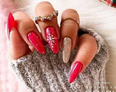 New Years Red Nails, Nails December 2022, Christmas Nails Oval, Christmas Nails Almond Shape, Red Silver Nails, Christmas Red Nails, Feb Nails, Burgundy Acrylic Nails, Nails Arts