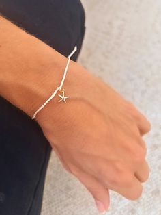 ⭐ STARFISH String Bracelet Discover the charm of this delicate Starfish string bracelet, crafted with high-quality jewelry cord (approximately 1mm in diameter) and a durable 14K gold-filled starfish charm. Available in four elegant string color options: black, cream, grey, and turquoise, this bracelet adds timeless beauty to your jewelry collection. Perfect for everyday wear or as a thoughtful gift for someone special - Materials: Jewelry cord (approx. 1mm diameter), 14k gold-filled Starfish cha Starfish Charm Bracelet As A Gift, Starfish Charm Bracelet Gift, Starfish Charm Bracelet As Gift, Star-shaped Bracelet With Starfish Charm Gift, Summer Bracelets With Starfish Charm, Summer Gold Friendship Bracelets As Gift, Gold Friendship Bracelets For Summer Gifts, Gold Friendship Bracelets For Summer, Summer Bracelet With Starfish Charm