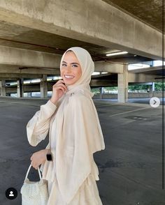 Veiling Outfits, Baddie Hijabi Outfits, Evening Fits, Hijab Princess, School Hijab, Baddie Lifestyle, Hijab Model, Modest Hijab