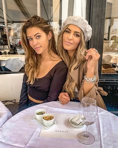 Jordan (Underwood) Washburn (@jordanunderwood) fashion outfit ideas, style ideas, style inspirations #fashion #style Girl In Paris, Prettiest Girl, Paris Girl, Instagram Paris, Paris Cafe, A Pic, Fashion Lover