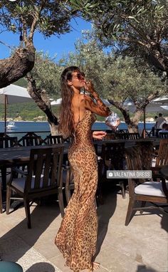 These Are The Ibiza Outfits Everyone's Wearing This Summer - CLOSS FASHION Looks Street Style, Mode Inspo, Leopard Print Dress, Looks Chic, Mode Vintage