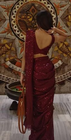 Maroon Saree For Farewell, Farewell Saree Blouse Designs, Wine Red Saree For Farewell, Saree Photography Poses, Red Saree Outfit, Maroon Saree Look