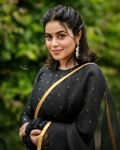 Short Ethnic Hairstyles, Indian Hairstyles For Saree, Shamna Kasim, Traditional Hairstyle, Hairdo Wedding