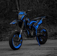 #rider #motorcycle #biker #ride #bikelife #bike #riders #moto #suzuki #yamaha #ktm #bikelover #superbike Kawasaki Dirt Bikes, Custom Dirt Bike, Ktm Supermoto, Tmax Yamaha, Motocross Love, Dirt Bike Racing, Cool Dirt Bikes, Image Moto, Motorcross Bike