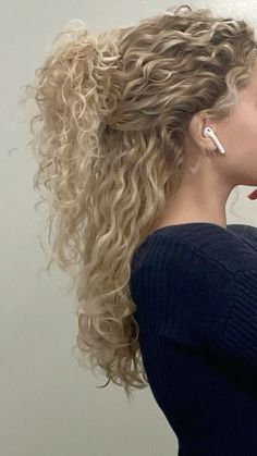 Natural Curly Hair Cuts, Highlights Curly Hair, Curly Hair Photos, Hairstyles For Girls, Jason Grace, Braid Hairstyle, Blonde Hair Inspiration, Easy Hairstyle