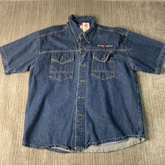 Vintage 2000s Rocawear Two Pocket Urban Hip Hop Y2K Aesthetic Streetwear Blue Denim Button Collar Shirt Double Extra Large Mens Condition:  Excellent Used Condition  = No Flaws Measurements: Please see photos above for all measurements IF YOU BUY TWO OR MORE ITEMS USE THE CODE BUNDLE @ CHECK TO SAVE 20% WE SHIP WITHIN 24 HOURS AFTER PURCHASE! Please be aware that we do not offer free returns!! The Buyer is responsible for the cost of the return label. Follow us on TikTok & Instagram @findsnostal Dark Wash Tops With Button Closure For Streetwear, Y2k Style Denim Blue Cotton Top, Medium Wash Top With Button Closure For Streetwear, Y2k Denim Blue Cotton Top, Vintage Denim Blue Tops For Streetwear, Medium Wash Collared Top For Streetwear, Denim Tops With Button Closure For Streetwear, Rocawear 2000s, Button Collar Shirt