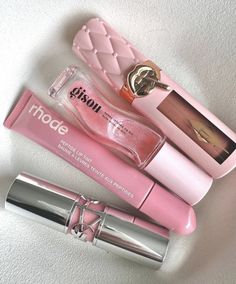 Pink Makeup Aesthetic Products, Lips Aesthetic Pink, Lipcare Aesthetic, Lippies Aesthetic, Pink Lipstick Aesthetic, Pink Lippies, Makeup Astethic, Prime Aesthetic, Pink Lip Aesthetic