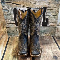 Corral Kids Black, Silver, Gold Wing & Cross Boots Cross Boots, Western Shoes, Gold Wing, Kids Black, Gold Cross, Fit Check, Wild West, Black And Gold, Kid Shoes