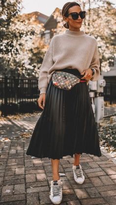 Black Pleated Midi Skirt Outfit, Fall Date Night Outfit, Satin Pleated Skirt, Skirt Outfit Fall, Fall Date Night, Black Pleated Midi Skirt