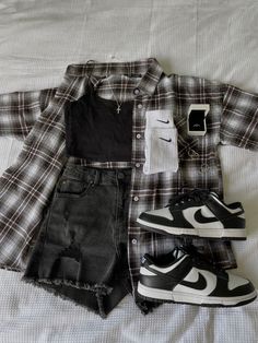 Panda Dunk Summer Outfit, Outfits To Wear With Black And White Jordans, Outfits To Wear With Low Dunks, Cute Outfits With Panda Dunks For School, How To Style Black And White Jordan 1s, Outfits With Black And White Jordans, How To Style Panda Dunks Low Women, Nike Dunks Outfits For Women, Outfits To Wear With Nike Dunks