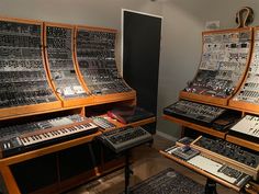 there are many electronic mixing equipment in this room