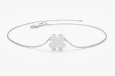 14K Gold Four Leaf Clover Charm Bracelet / Clover Bracelet Irish Girl Gift / Minimalist Good Luck Charm / White Gold Ferko's Fine Jewelry Charm St. Patrick's Day Gift Features * Made to Order. * Gold KT: 14K * Available Gold Color: Rose Gold, Yellow Gold, White Gold * Pendant - 7.25mm x 7.75mm * Ready to Ship in 3-5 Business Days Want to find out more? Check out my shop http://etsy.me/2lUcVnH A vast selection of charm gold necklaces are available here - http://etsy.me/2lUxj86 ❤ ❤ ❤ Share the Lov Bracelet Clover, Gold Four Leaf Clover, Four Leaf Clover Charm, Clover Bracelet, White Gold Pendant, Clover Charm, Luck Charm, Four Leaf, Leaf Clover