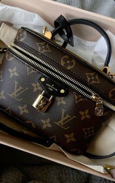 @AngieDiors Sac Louis Vuitton, Women's Bags By Material, Goyard Bag, Bag Obsession, Women's Bags By Style, Louis Vuitton Purse