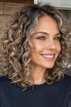 Curly Hair with Balayage Layers 1 Mid Length Hair All One Length, Mid Length Haircut For Curly Hair, Styling Wavy Hair Naturally, Long Layered Curly Hair, Layered Curly Haircuts, Medium Curly Haircuts, Shoulder Length Curly Hair, Medium Length Curly Hair, Trending Hair