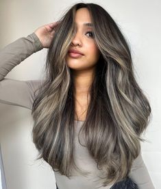 Dark Hair with Ash Brown Highlights Brown Hair Color Styles, Natural Ash Brown Hair, Dark Ash Brown Hair, Ashy Brown Hair, Light Ash Brown Hair, Ashy Brown, Brown Hair Trends, Ash Brown Hair Color, Ash Brown Hair