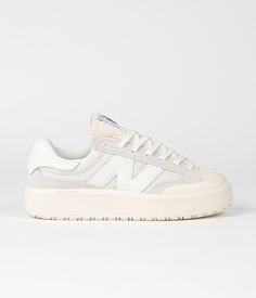 Basic New Balance Shoes, Shoes For Women New Balance, Cute Shoes New Balance, Cute Everyday Sneakers, Cream New Balance Shoes, 302 New Balance, New Balance Platform Sneakers, New Balance Ct302 Outfit, Cool Girl Sneakers