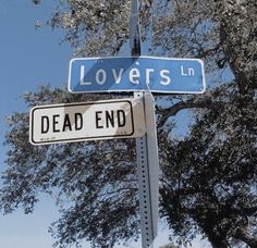 a street sign that reads lovers lane and dead end