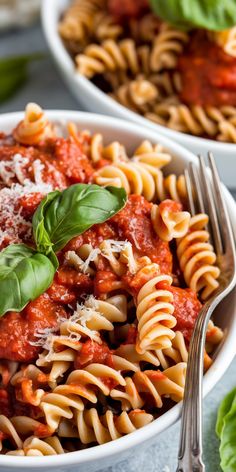 Looking for a quick and delicious vegetarian dinner? This Tomato Basil Pasta is the perfect weeknight meal! Made with simple ingredients like fresh or canned tomatoes, garlic, and basil, it’s full of flavor and ready in no time. Ideal for busy evenings when you want a satisfying and healthy meal the whole family will love. #VegetarianDinner #TomatoBasilPasta #WeeknightMeals #EasyVegetarianRecipes #QuickDinnerIdeas