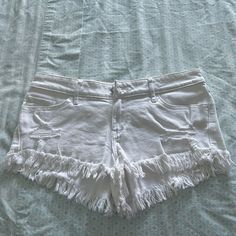 Cute, Summery Low-Rise White Denim Vintage Shorts- Never Worn! White Casual Beach Jeans, White Casual Jeans For Beach, Casual White Jeans For Beach, White Summer Jeans For Beach, White Jeans For Beach In Summer, White Bottoms With Frayed Hem For Beach, White Beach Bottoms With Frayed Hem, White Mid-rise Jeans With Built-in Shorts, White Stretch Mid-rise Jean Shorts