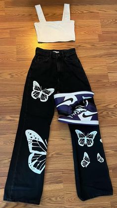 Painting On Pants Ideas, Jeans And Jordans, Butterfly Jeans, Custom Jeans Diy, Senior Sweatshirts, Butterfly Pants, Homecoming Freshman, Mum Ideas, Black Wide Leg Jeans