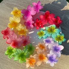 These vibrant flower hair clips in a lotus blossom look will breathe new life into any hairstyle with their bright colors. Designed in cheerful tones such as red, light red, pink, yellow, green, turquoise and violet, they give your look a summery and elegant accent. The transparent flowers made of high-quality plastic shimmer in the light and are a charming eye-catcher. The robust clips make the clips easy to insert into the hair and offer a secure hold for various hairstyles. Whether for everyd