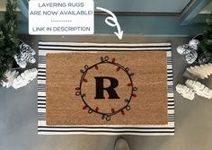 a door mat with the letter r on it