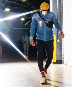 Lebron Style, Lebron Fashion, Clarks Wallabees Outfit, Athlete Fashion, Nba Style, Blue Denim Shirt