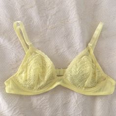 Nwt Intimately Free People Light Yellow Lace Bra - New With Tag, Never Worn. 34 A. I Love The Color Of This And Wish It Fit Me. Lace Bandeau Bra, Free People Bra, Chic Bra, Free People Bralette, Pink Lace Bralette, Lace Halter Bralette, Lace Bandeau, Bandeau Bra, Free People Intimates