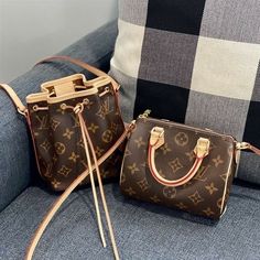 Classy Purses, Fake Designer Bags, Best Designer Bags, Handbags Louis Vuitton, Fake Designer, Replica Designer Handbags, Chanel Purse, Dior Handbags, Burberry Handbags