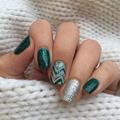 Nail Art Cute, Nail Art Noel, Holiday Nails Winter, Holiday Nails Christmas, Outfit 2020, Art Designs Ideas, Festive Nail Art, Manicure Gel, Silver Nail