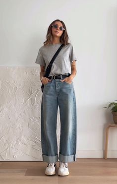 Comfy Artist Outfit, Feminine Masculine Style Aesthetic, Polished Street Style, Cafe Barista Outfit Aesthetic, Outfits For Grad School, Effortless Street Style, Jean Button Up Outfit, Tomboy Femme Style Outfits Spring, Tomboy Femme Summer Outfits