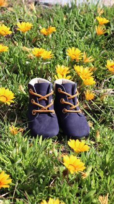 Ella Bonna unisex boots are not only designed for your little one’s feet health but also gives necessity to complete their trendy look. #ellabonna #babyboots #leatherbabyboots #miniboots #softsoleboots #babyleathershoes #babystyle #babyboy #babygirl #baby #kids #toddler #newborn #babyfashion #kidsfashion #kidsfootwear #babyboyboots #babygirlboots