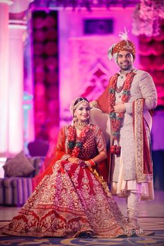 Pose Pengantin, शादी की तस्वीरें, Bride Groom Poses, Indian Wedding Bride, Indian Wedding Photography Couples, Bridal Photography Poses