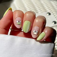 Hop into style with the fun-loving and adorable Keroppi Nail Set! This short oval design keeps it minimal-chic with a light green, velvet finish, but adds that undeniable Sanrio charm with a velvet finish Keroppi accent nail you’ll want to wear over and over again. Key Features Length: Short Shape: Oval Finish: Glossy Keroppi Nail Art, Sanrio Nail Designs, Keroppi Nails, Sanrio Nail Art, Sanrio Nails, Nail Art Diy Easy, Lash Extension Kit, Accent Nail, Heart Flutter